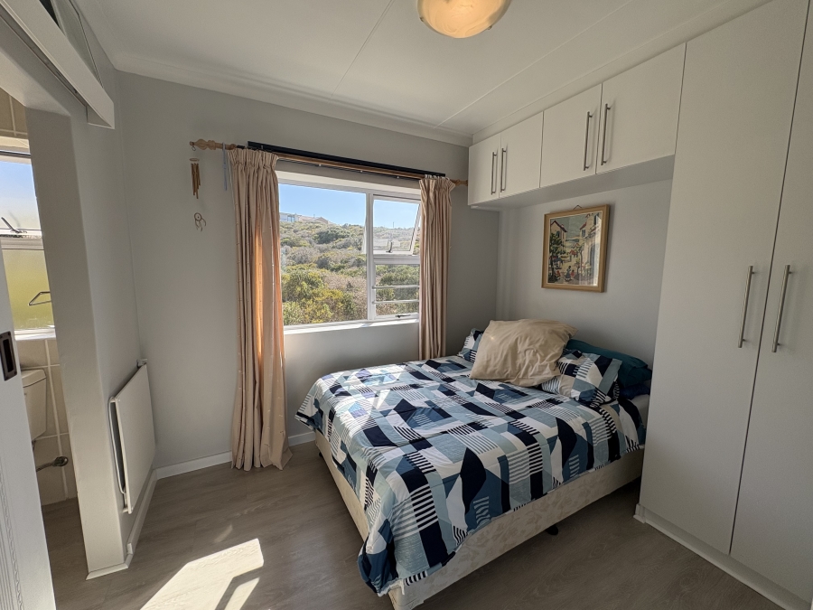 4 Bedroom Property for Sale in Pearl Bay Western Cape